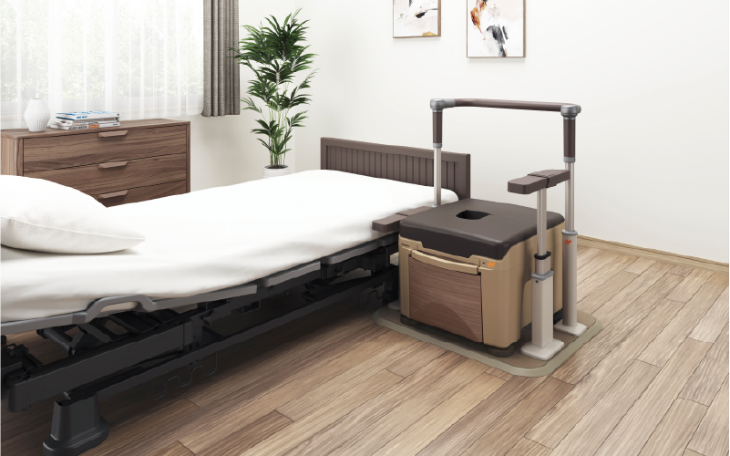 ベッド横のポータブルトイレ